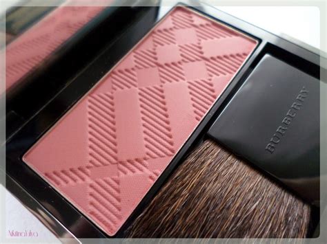 Румяна Burberry light glow natural blush 